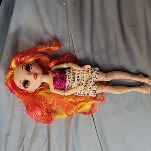 Rainbow High Laurel doll